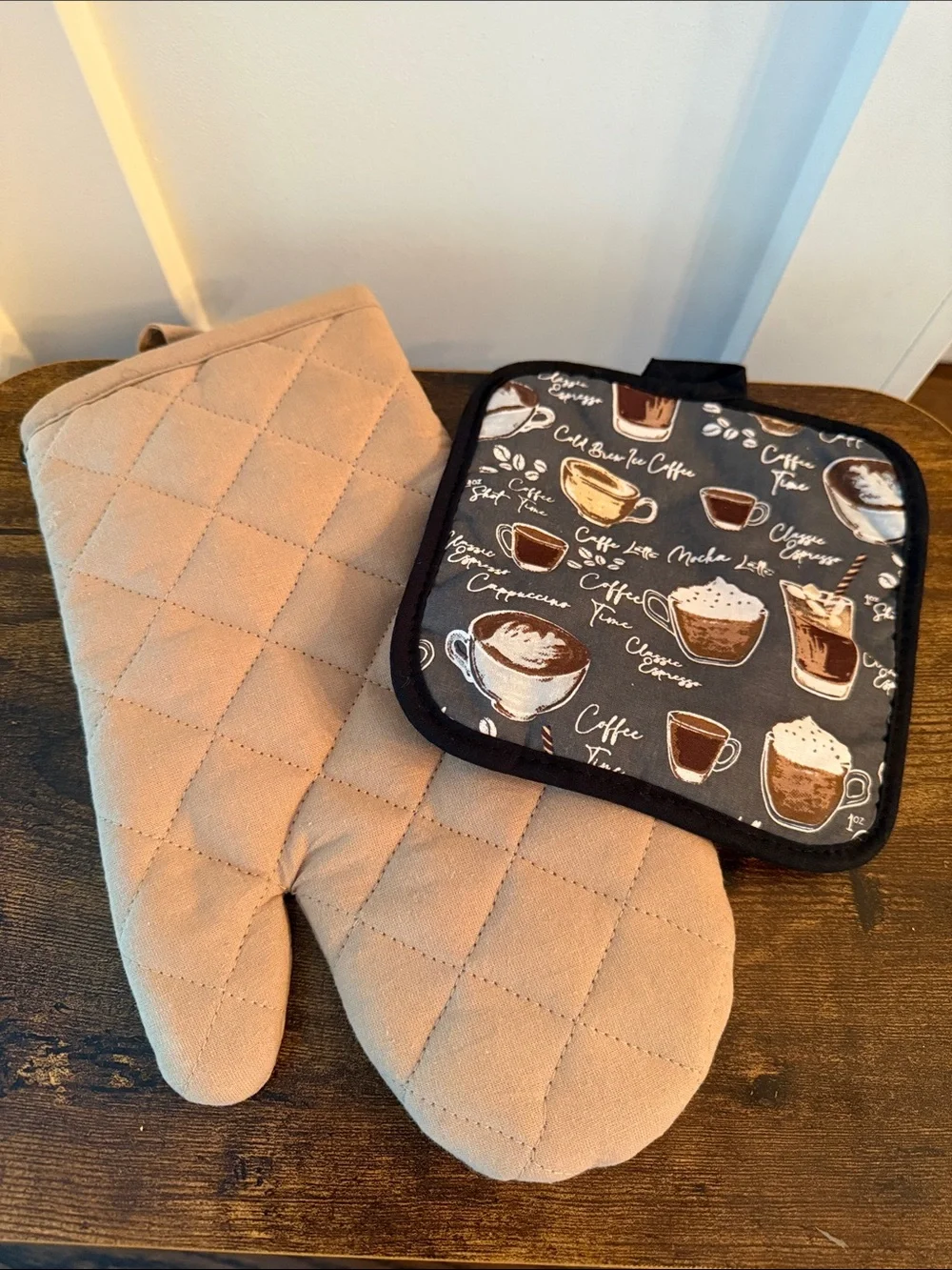 Beige Quilted Oven Mitt and Coffee Print Pot Holder Set